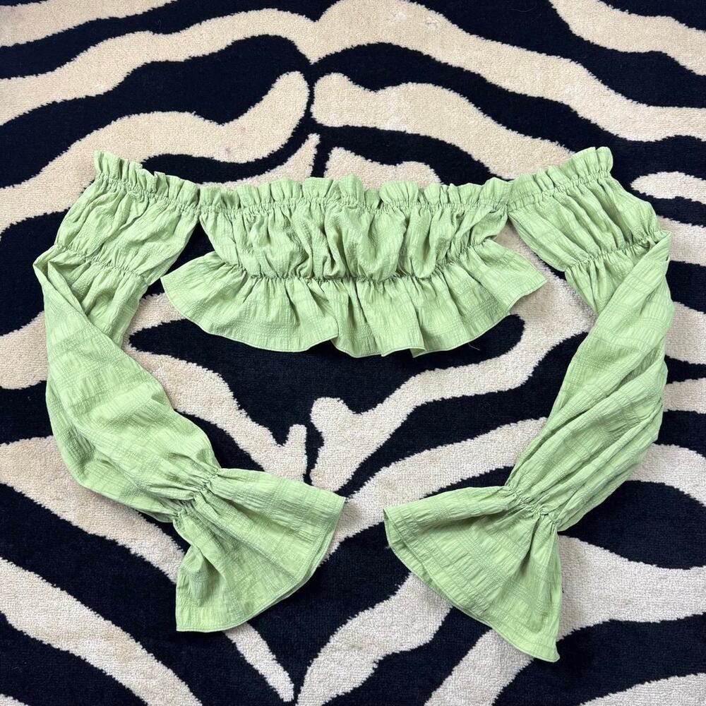 ★ Green off the solder ruffle hem crop top ★